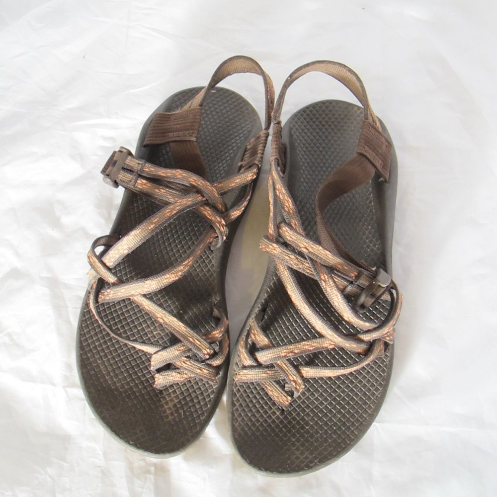 Womens brown Chacos strappy sandals size 10